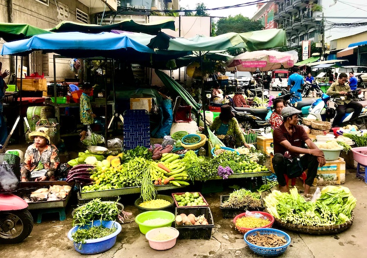 Urban vegetable markets, a throwback to the traditional Cambodian lifestyle, welcome visitors to busy city streets from early morning to early evening. 