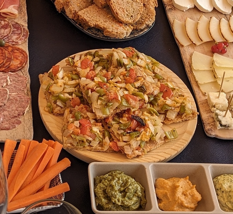 Trampó, a Mallorcan dish of tomatoes, onions and peppers served on flatbread is especially flavorful at Dalt Turó Winery. 